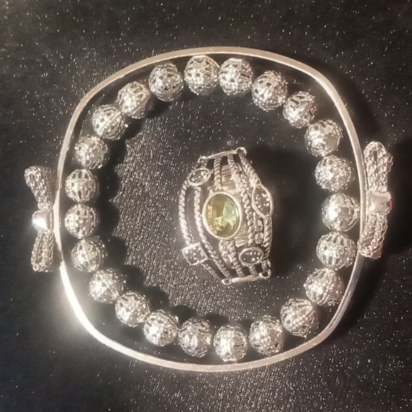 Bow bracelet with expandable bracelet and statement ring . Silver & green Stones - Picture 2 of 4